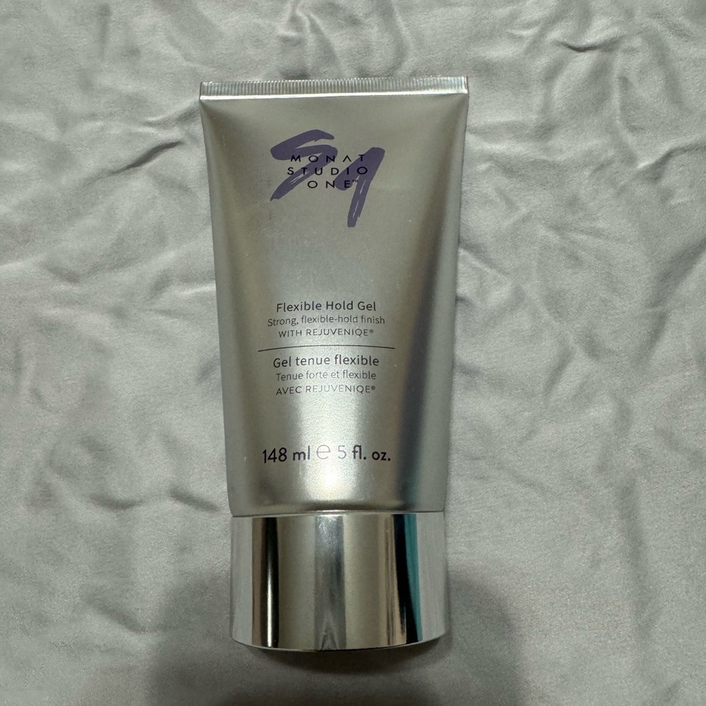 Flexible hold hair gel